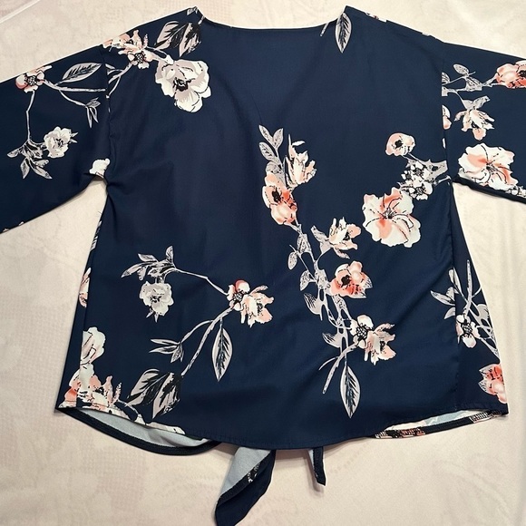 Ladies Medium Dark Blue Floral Blouse NWOT - Picture 3 of 4